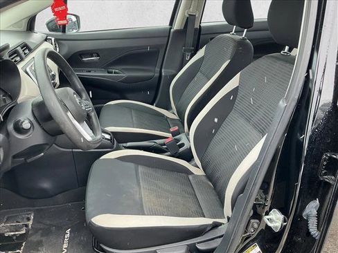 Used 2022 Nissan Versa SV image 12