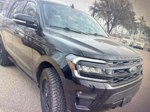 Used 2022 Ford Expedition Limited image 4