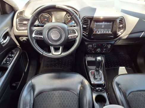 Used 2018 Jeep Compass Latitude w/ Popular Equipment Group FWD image 5