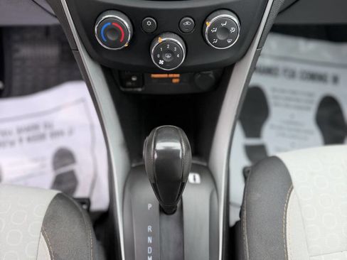 Used 2019 Chevrolet Trax LS AWD/4WD image 16