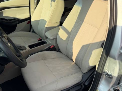 Used 2018 Ford Focus SE FWD image 4