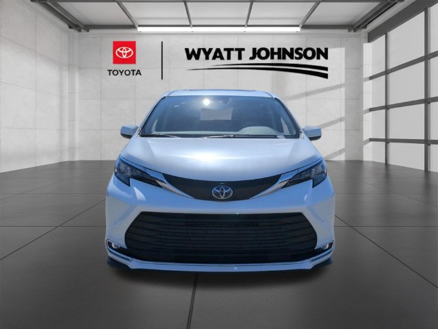 Certified 2024 Toyota Sienna XLE FWD image 2