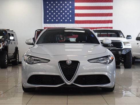 Used 2022 Alfa Romeo Giulia Ti RWD image 2