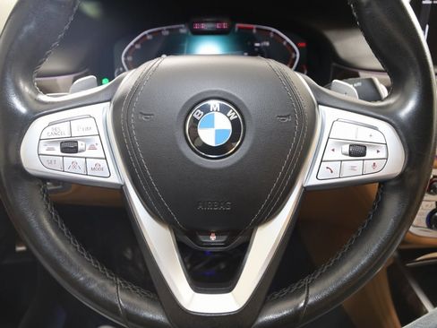 Used 2022 BMW 750i xDrive w/ Luxury Rear Seating Package image 52