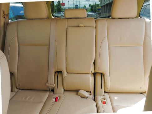 Used 2016 Toyota Highlander XLE AWD/4WD image 32