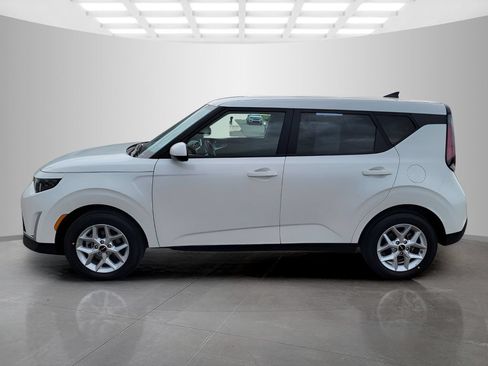 Used 2025 Kia Soul LX w/ LX Technology Package FWD image 3