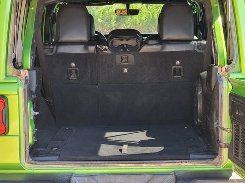 Used 2018 Jeep Wrangler Unlimited Sahara AWD/4WD image 25