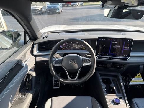 New 2026 Volkswagen Tiguan SE R-Line AWD/4WD image 10