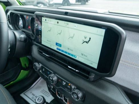 Used 2025 Jeep Wrangler Unlimited Sport image 39