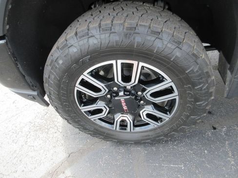 Certified 2022 GMC Sierra 2500 AT4 w/ AT4 Premium Plus Package AWD/4WD image 17