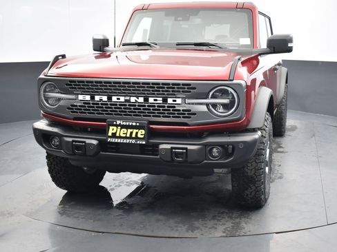 New 2025 Ford Bronco Badlands image 2