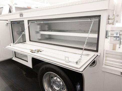 Used 2024 Ford F550 2WD Crew Cab Super Duty w/ XLT Value Package image 23