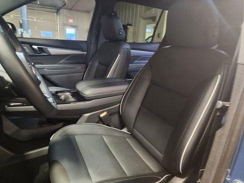 Used 2025 Buick Enclave Preferred image 13