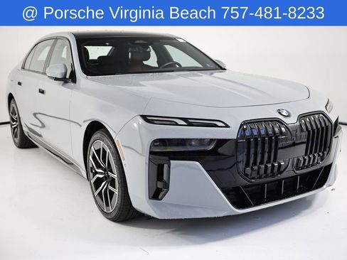 Used 2023 BMW 740i w/ Parking Assistance Package RWD image 9