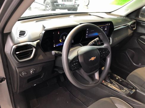 Used 2024 Chevrolet TrailBlazer LS w/ LS Convenience Package image 18