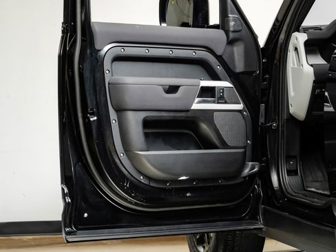 Used 2023 Land Rover Defender 110 SE image 44