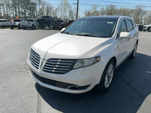Used 2018 Lincoln MKT AWD w/ Technology Package image 2
