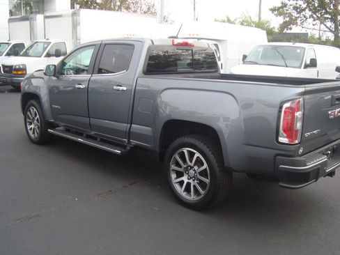 Used 2020 GMC Canyon Denali image 4
