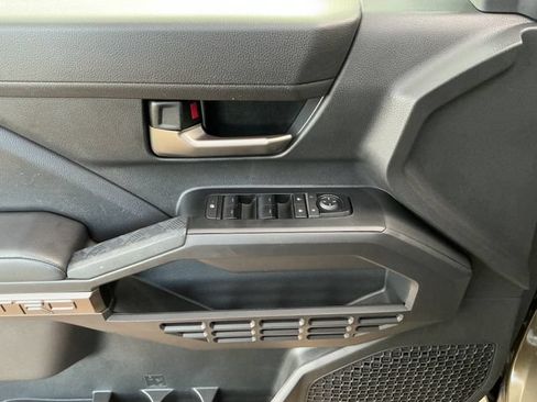 Used 2025 Toyota Tacoma TRD Sport AWD/4WD image 15