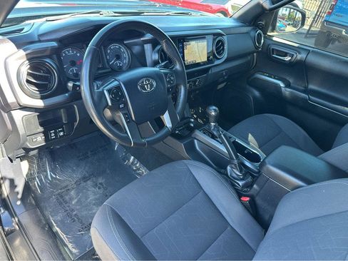 Used 2017 Toyota Tacoma TRD Sport w/ Tow Package image 16