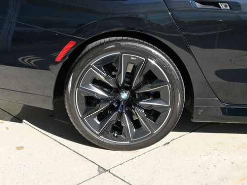 Used 2023 BMW 760i xDrive w/ Executive Package image 11