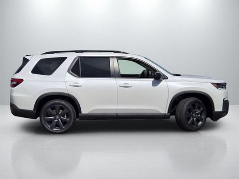 New 2026 Honda Pilot Sport image 3