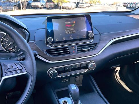 Used 2025 Nissan Altima 2.5 SV image 7