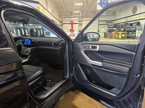 Used 2022 Ford Explorer XLT w/ Equipment Group 202A image 33