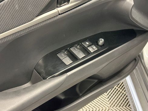 Used 2025 Toyota Camry SE FWD image 15