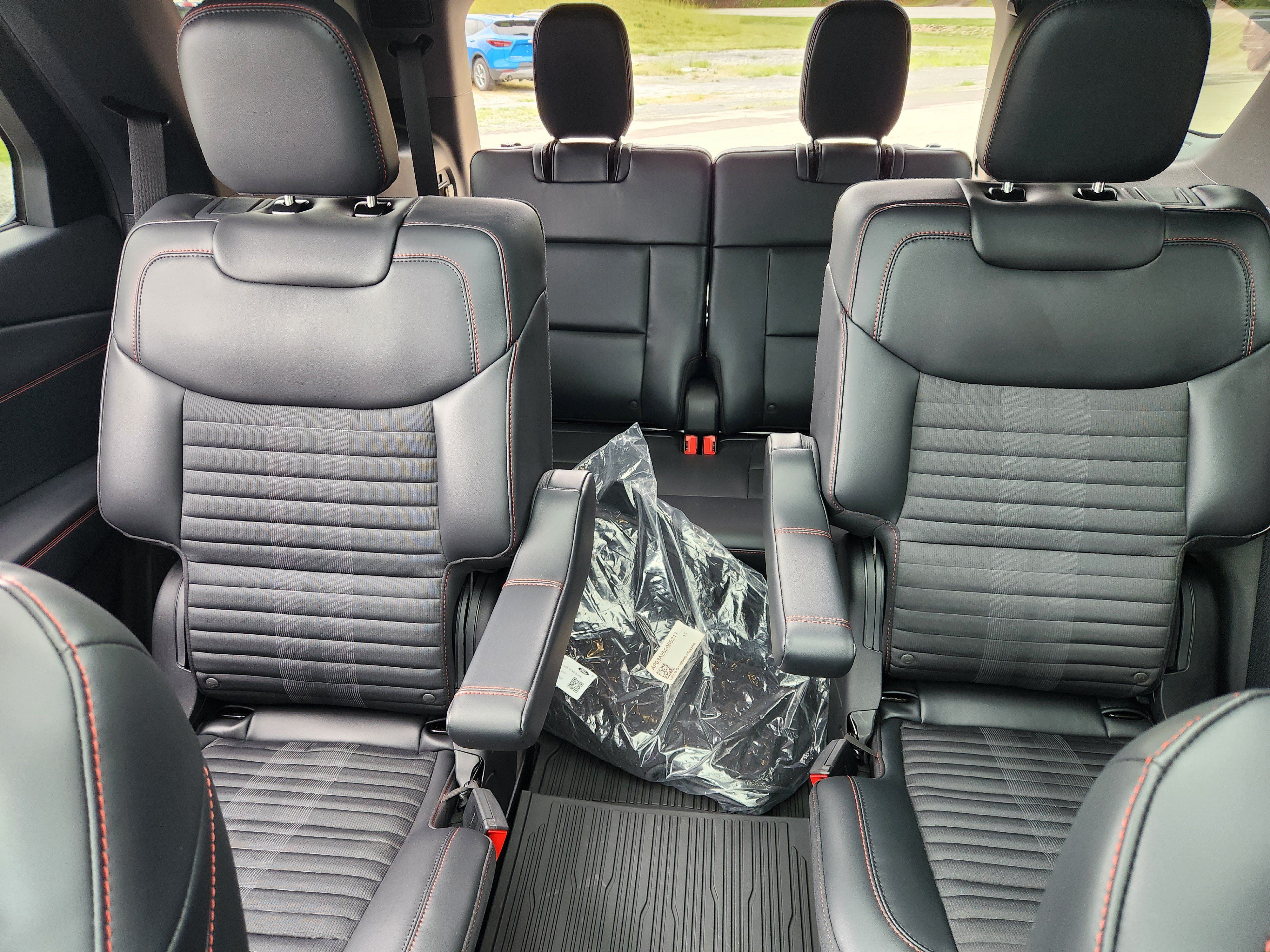 Used 2025 Ford Explorer ST-Line w/ Premium Package AWD/4WD image 36