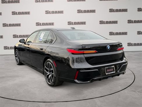 Certified 2025 BMW 750e xDrive w/ Executive Package image 3