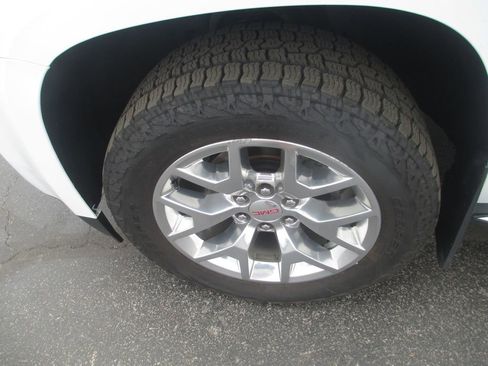 Used 2016 GMC Yukon XL SLT w/ Open Road Package AWD/4WD image 13