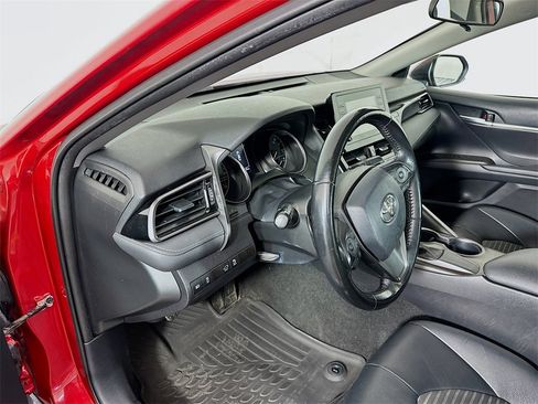 Used 2021 Toyota Camry SE image 9