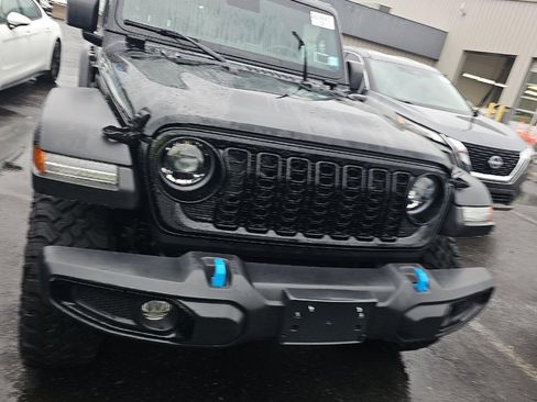 Used 2024 Jeep Wrangler Unlimited AWD/4WD image 3
