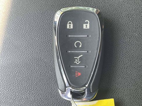Used 2019 Chevrolet Equinox LT FWD image 4