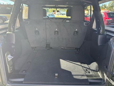 Used 2022 Jeep Wrangler Unlimited Sport image 9
