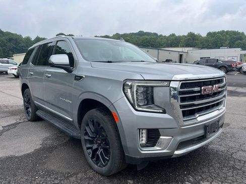Used 2024 GMC Yukon SLT w/ SLT Luxury Package AWD/4WD image 3