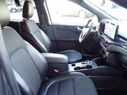 Used 2023 Ford Escape ST-Line w/ Tech Pack #1 AWD/4WD image 10