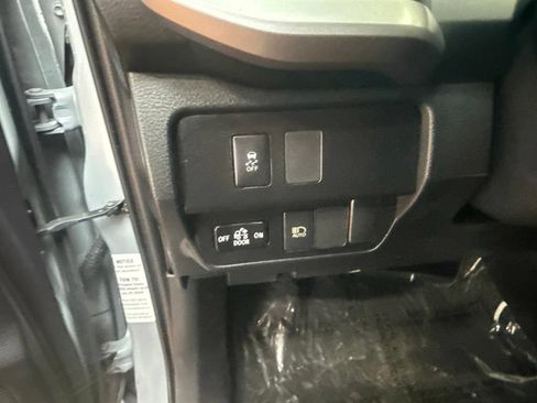 Used 2020 Toyota Tacoma SR5 AWD/4WD image 21