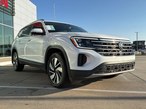 Used 2024 Volkswagen Atlas SE FWD image 4