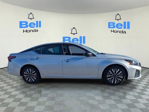 Used 2024 Nissan Altima 2.5 SV image 5