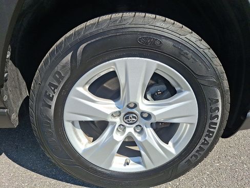 Used 2019 Toyota RAV4 XLE w/ Convenience Package AWD/4WD image 8
