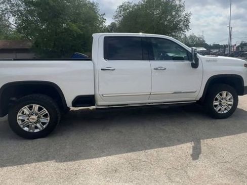 Certified 2024 Chevrolet Silverado 2500 High Country w/ Technology Package AWD/4WD image 9