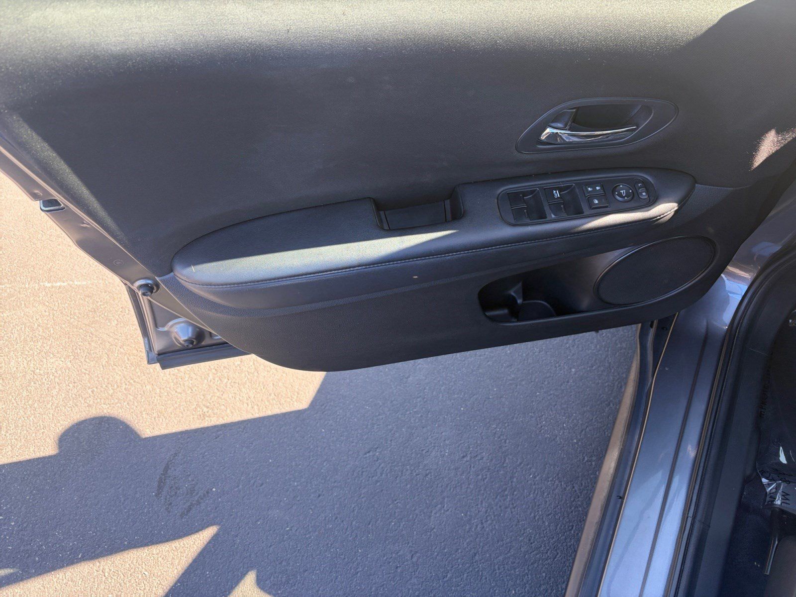 Used 2017 Honda HR-V LX image 9