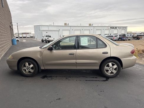 Used 2005 Chevrolet Cavalier Sedan w/ Preferred Equipment Group image 6
