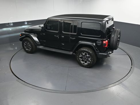 Used 2025 Jeep Wrangler Sahara image 34