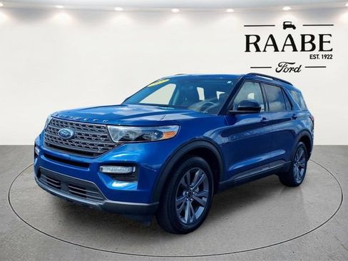 Used 2022 Ford Explorer XLT w/ Equipment Group 202A AWD/4WD image 3