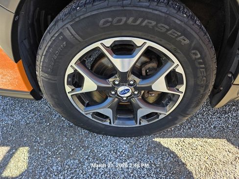 Used 2018 Subaru Crosstrek 2.0i Premium w/ Eyesight System image 10