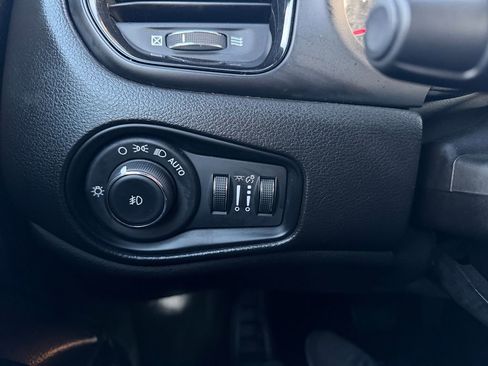 Used 2022 Jeep Renegade Altitude image 18