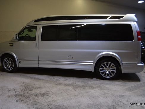 Used 2020 GMC Savana 2500 Extended w/ Enhanced Convenience Package RWD image 16